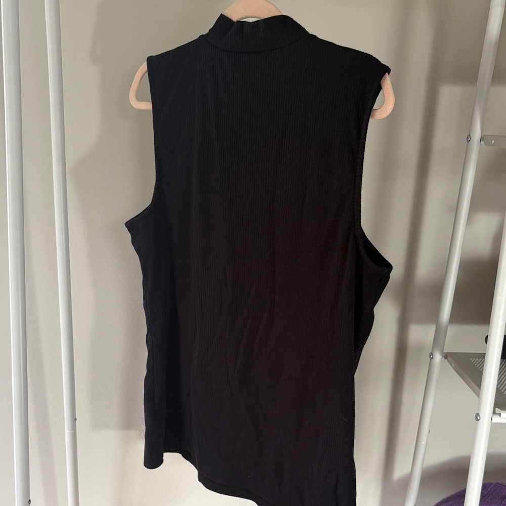 Sleeveless Black Mock-neck Ribbed Knit Top - Picture 5 of 7